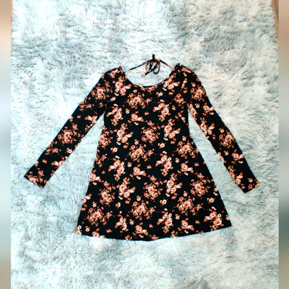 Mini bohemian floral dress with tie on neck
